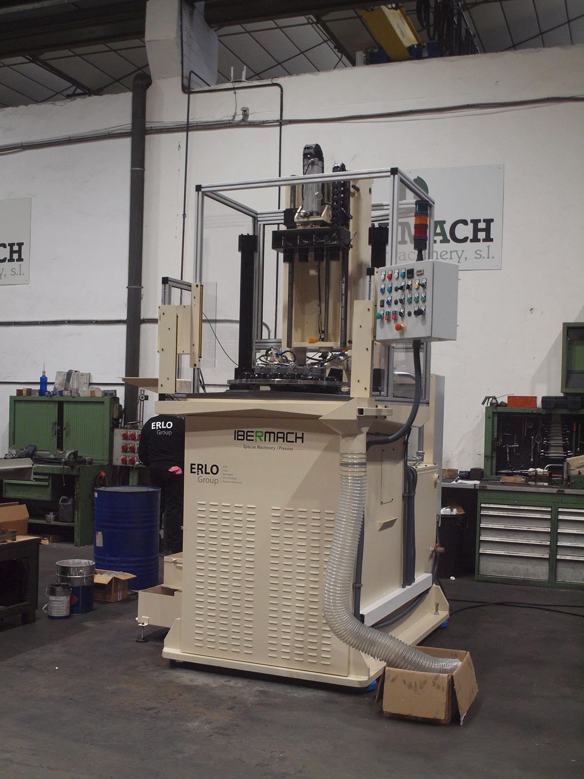 Ibermach diseña y fabrica prensas hidráulicas y brochadoras totalmente personalizables a las necesidades de tu proyecto industrial